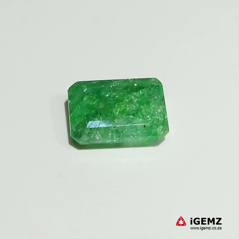 iGemz20595.1 9.86 ct Green Emerald - iGemz20595